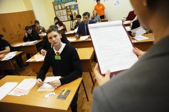 Выпускники сдали первые экзамены