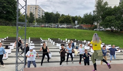 Жители Конькова вновь могут встретиться на занятиях «Московского долголетия» на свежем воздухе