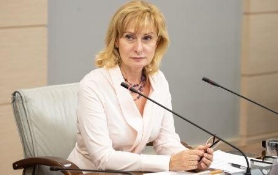 Сенатор Инна Святенко: Увеличение доли оклада в зарплате бюджетников станет залогом развития соцсферы