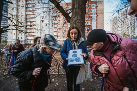 Для «долголетов» проведут экскурсию в Воронцовском парке в формате скандинавской ходьбы