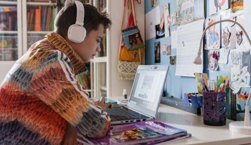 Для снижения заболеваемости в Москве продлена дистанционка для 6-11 классов