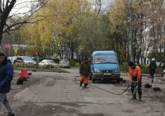 На Профсоюзной улице ведутся подготовительные работы перед укладкой асфальта