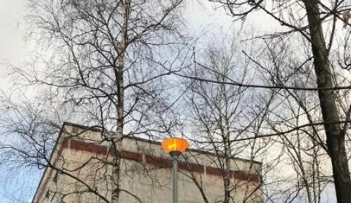 Освещение на территории школы №49 на Генерала Антонова заработало в полном объеме