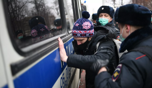 На Пушкинской площади начались провокации против полиции