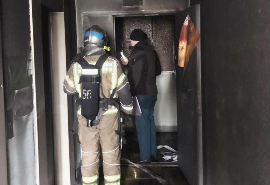 В квартире дома на ул. Академика Капицы загорелся электросамокат