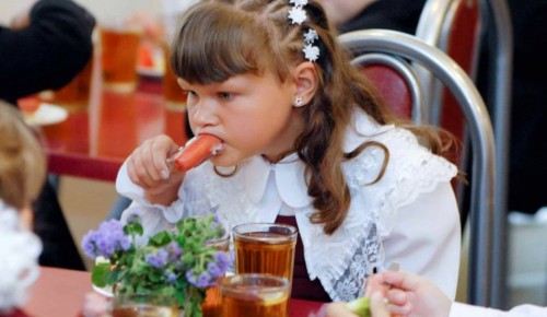 Исследование ВЦИОМ: Большинство москвичей довольны питанием детей в школах