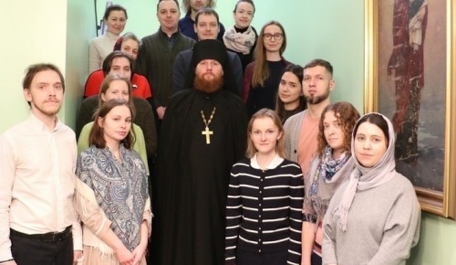 Новый настоятель храма Евфросинии Московской встретился с молодёжью