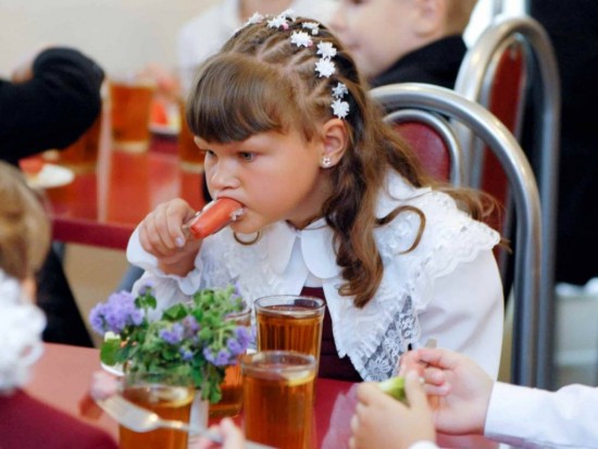 Исследование ВЦИОМ: Большинство москвичей довольны питанием детей в школах