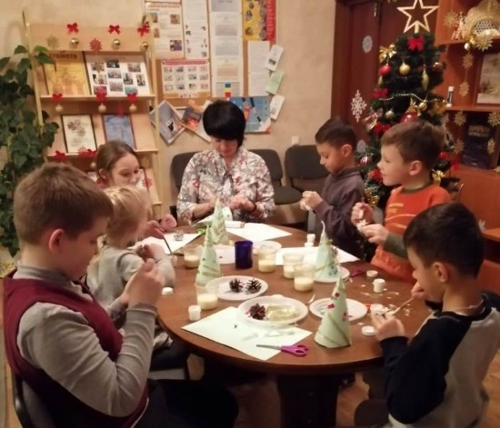 Рождественские пряники испекли юные участники мастер-класса в Котловке
