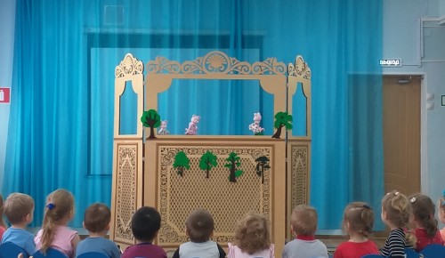 Кукольный спектакль был показан малышам в школе №626