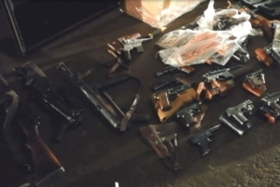 Сотрудники полиции и ФСБ пресекли незаконные производство и оборот оружия