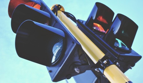 Представители ЦОДД обещали разобраться с шумными светофорами Нагорного бульвара