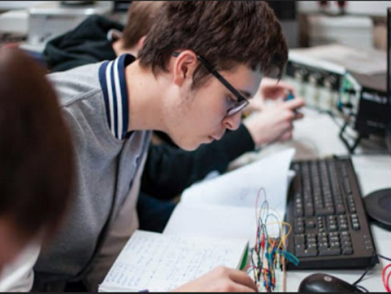 Сергунина: Ученики технопарка «Альтаир» в апреле завоевали почти 170 наград