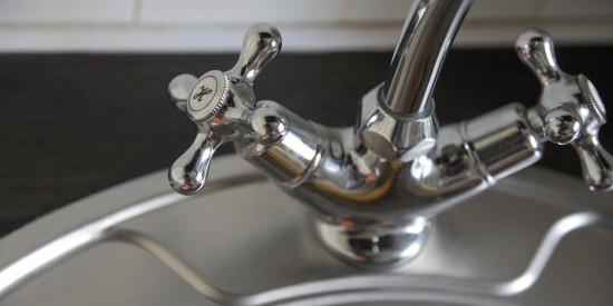 Сроки отключения горячей воды можно узнать на mos.ru
