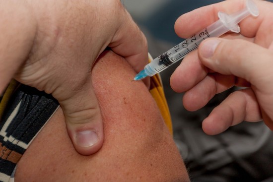 Антигриппозную вакцинацию прошли работники котловского «Жилищника»