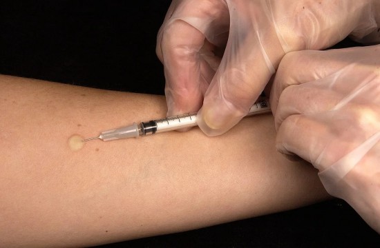 Вакцинацию от гриппа прошли работники досуговых учреждений Котловки