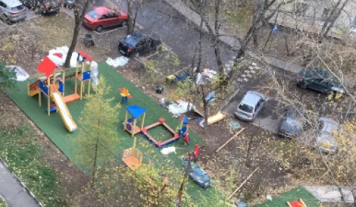 На улице Ремизова ребят скоро обрадует новая детская площадка