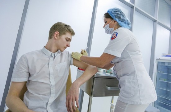 В Москве мобильные точки вакцинации от гриппа стали доступнее 
