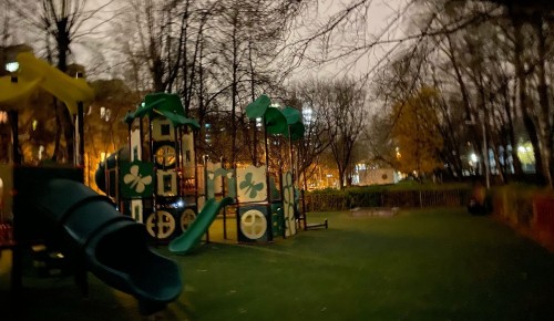 Жильцы дома на Нагорной стремятся вернуть освещение на детской площадке
