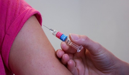 Собянин: Вакцинация от COVID-19 развёрнута в 70 поликлиниках