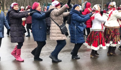 Для жителей Ломоносовского района состоялся праздник "Крещенские забавы"