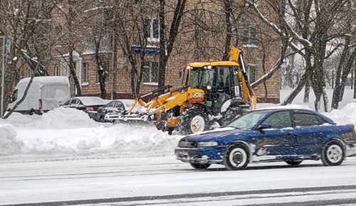 В Котловке коммунальщики борются с последствиями снегопада. Фоторепортаж