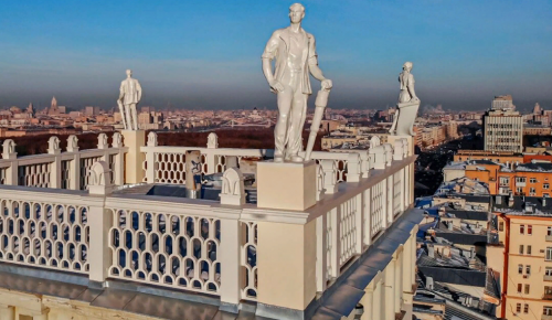 Собянин заявил о завершении реставрации скульптур на жилых домах на площади Гагарина