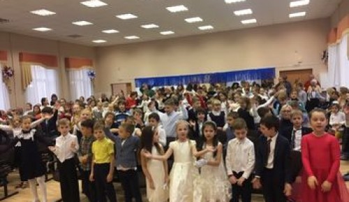 В школе № 118 прошел новогодний концерт «Новый год у ворот»