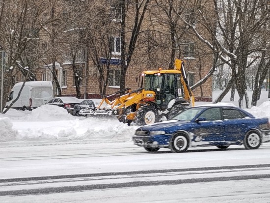 В Котловке коммунальщики борются с последствиями снегопада. Фоторепортаж