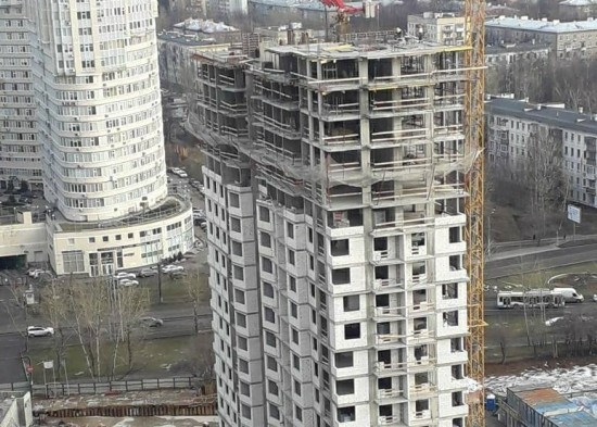 В Ломоносовском районе идет строительство дома по программе реновации
