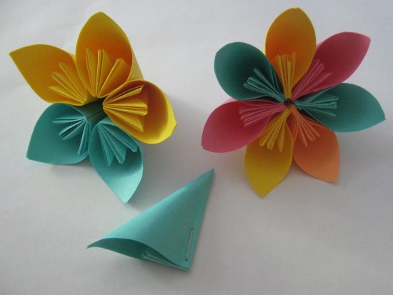 Делаем веер с цветами в технике оригами. Мастер-класс