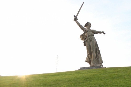 Депутат МГД Герасимов осудил нелестное высказывание Артемия Лебедева о монументе «Родина-мать»