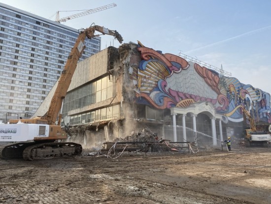 В ЮЗАО сносят гостиницу «Корстон» для строительства штаб-квартиры Яндекса