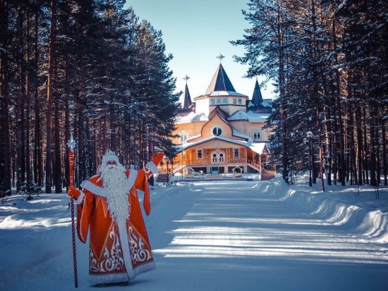 Долголетов из Ломоносовского района приглашают на экскурсию в резиденцию Деда Мороза