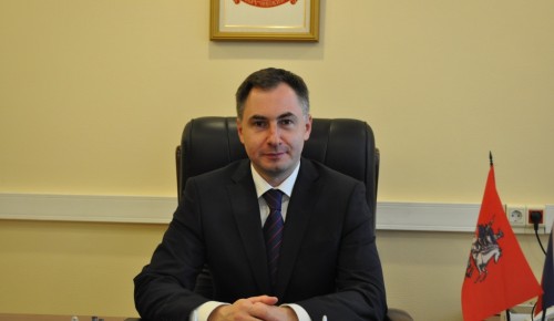 Поздравление с 8 марта главы управы В.В. Хизирьянова