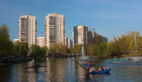 К праздникам большой пруд в Воронцовском парке наполнят водой
