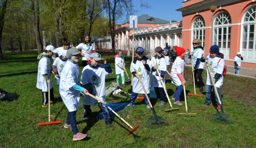 Общегородской субботник состоялся в Обручевском районе