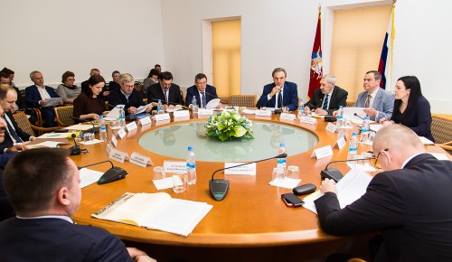 Тема трудовой миграции обсуждена на круглом столе Совета по межнациональным отношениям при Президенте России