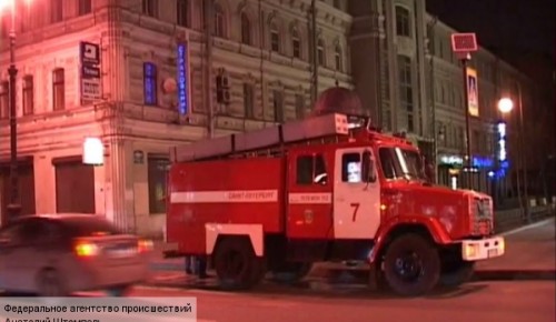 Четыре человека пострадали при пожаре в общежитии на юго-западе Москвы
