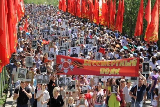 Более 110 тысяч человек записалось на акцию "Бессмертный полк" в Москве