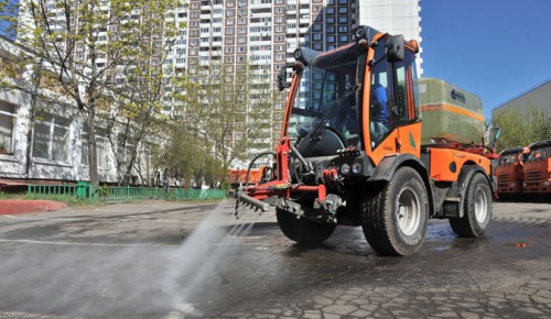 В ЮЗАО прошел конкурс «Московские мастера-2015 в номинации «водитель уборочной техники»