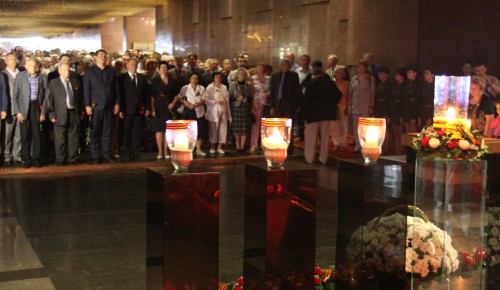 Московские единороссы приняли участие во всероссийской акции «Свеча Памяти»