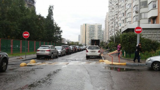 Круговое движение на ул. Островитянова, д.5, к.1 организовано в направлении против часовой стрелки