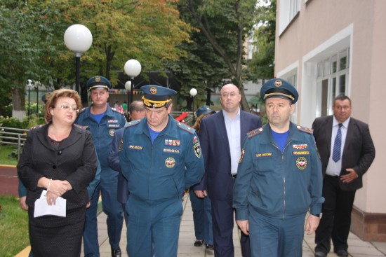 Сотрудники МЧС провели открытый урок во Дворце пионеров