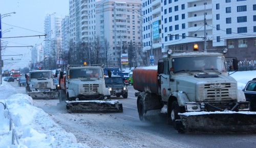 Более 660 единиц коммунальной техники устраняли последствия снегопада на Юго-Западе Москвы