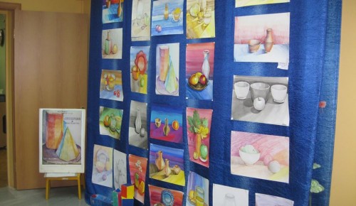 Юная жительница Обручевского района представила персональную выставку рисунков