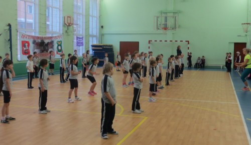 Ученики школы №121 поучаствовали в фитнес-зарядке