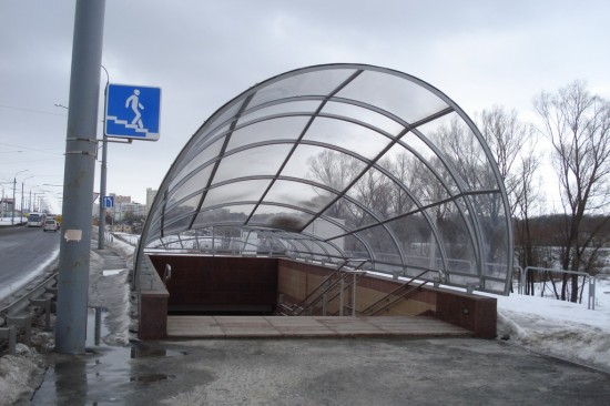 Подземные переходы в Москве оборудуют теплыми ступенями