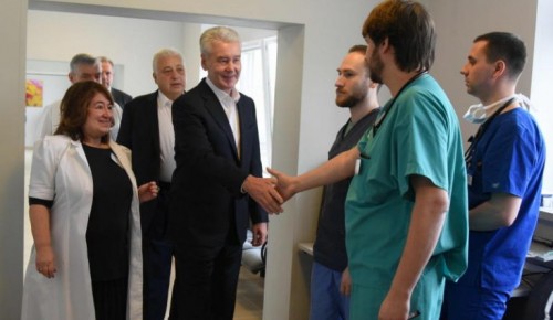 В поликлиники Москвы примут на работу еще 700 врачей узких специальностей