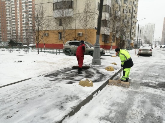 Почти триста человек были задействованы в Обручевском районе при уборке снега